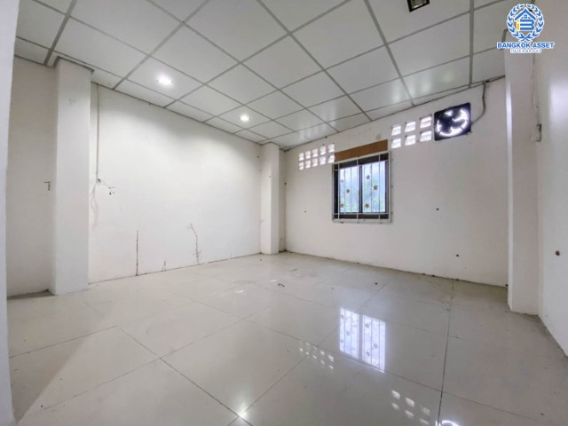 *****อาคารพาณิชย์มือสอง 5 ชั้น !! ติดถนนราชพฤกษ์ เนื้อที่ 18.1 ตร.ว. พร้อมฟังก์ชัน 5 ห้องนอน 4 ห้องน้ำ 1 ที่จอดรถ บนพื้นที่ใช้สอยกว่า 250 ตร.ม. จะอยู่อาศัยหรือปรับเปลี่ยนเป็น Home Office ได้ทุกรูปแบบ บนทำเลที่เชื่อมต่อถนนราชพฤกษ์, ถนนนครอินทร์  รีบจองเลย!!